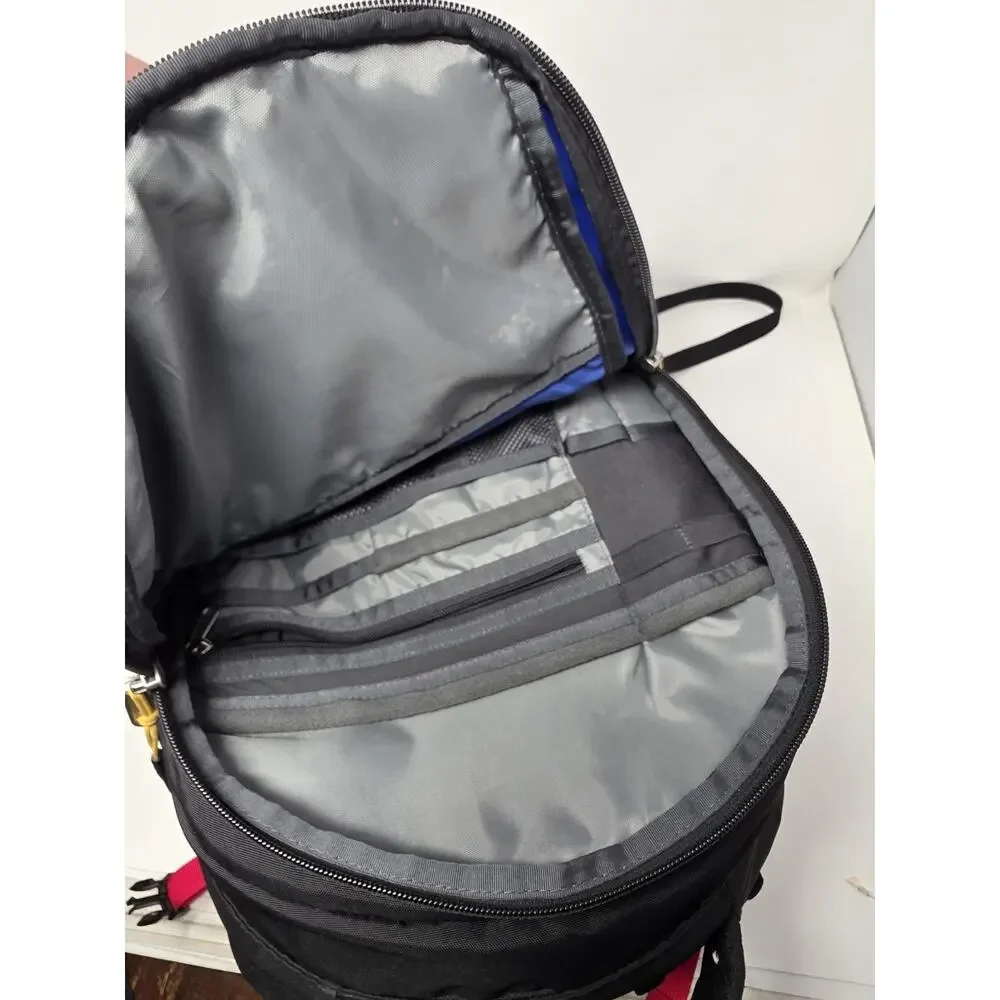 North Face Recon Backpack Blue/Red. Great bag for hiking, travel and school bag